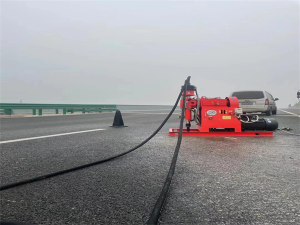 新兴马路路基路面开裂下沉注浆加固灌浆