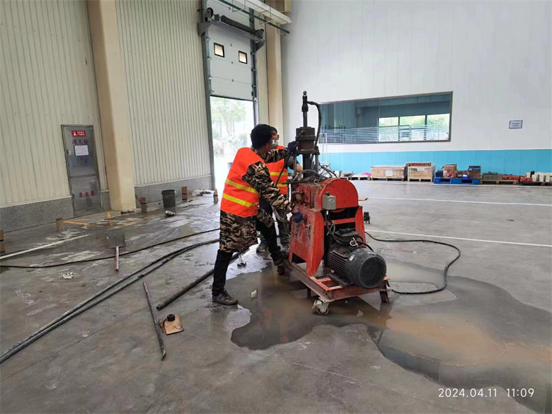 新兴厂房地面下沉塌陷注浆加固施工